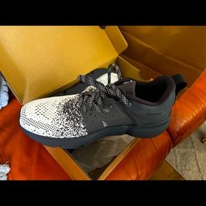 Salomon womens shoes size 8. Brand new never worn